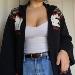 Sweater with a beautiful design and pockets!